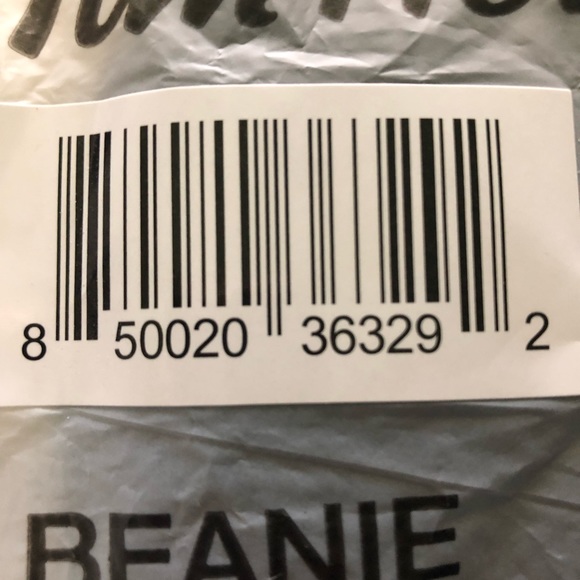 Limited edition unopened Justin Bieber x Tim Hortons team member beanie - Picture 4 of 4